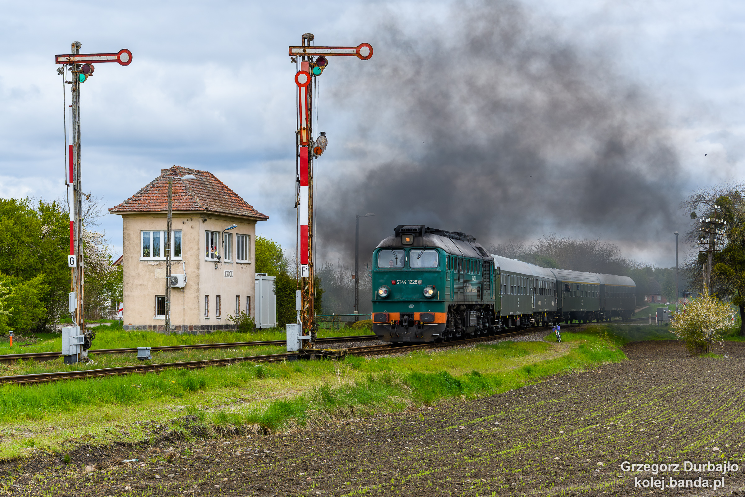 ST44-1228